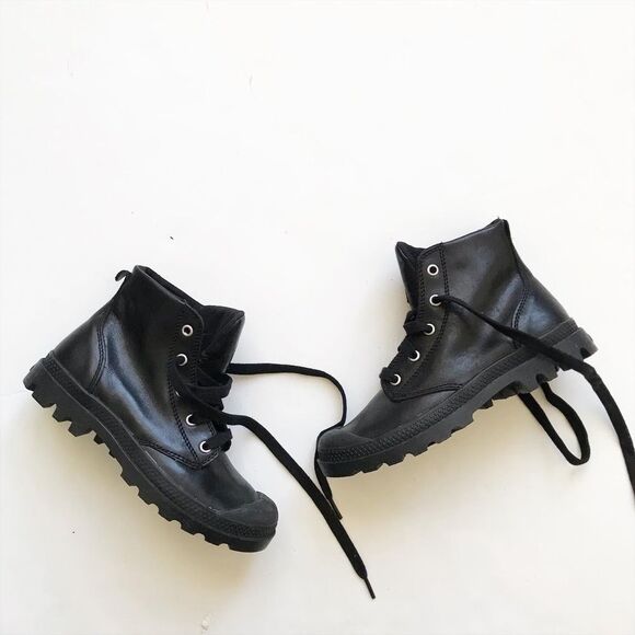 Palladium black combat boots EUC size 3.5Y - Picture 1 of 10